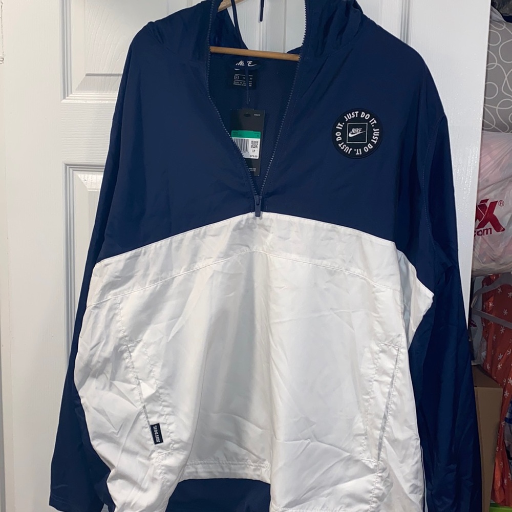 Brand new Nike windbreaker size xl